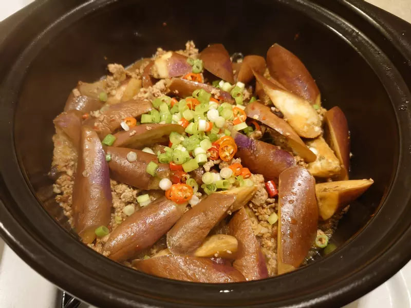 เมนูประจำสัปดาห์: 17/2~21/2, ไก่รมชา, ข้าวเลือดอู่หลง (ข้าวเลือดชา), ซุปเต้าหู้ไข่ชาเขียว