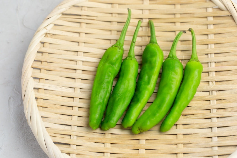 พริกเขียวชนิดไหนเผ็ด? ระหว่างพริกเขียวมะเขือเทศ พริกเขียวธรรมดา และพริกหนุ่ม มาทำเมนูอร่อย “ผัดพริกหนุ่มเต้าเจี้ยว” กันเถอะ!