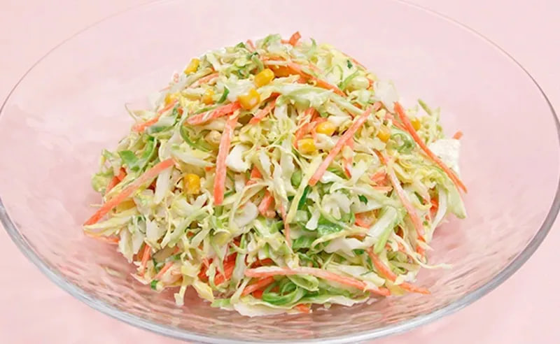 สูตร “สลัดกะหล่ำปลีแบบอเมริกัน” ทำง่าย เพิ่มความหวานด้วยเม็ดข้าวโพด